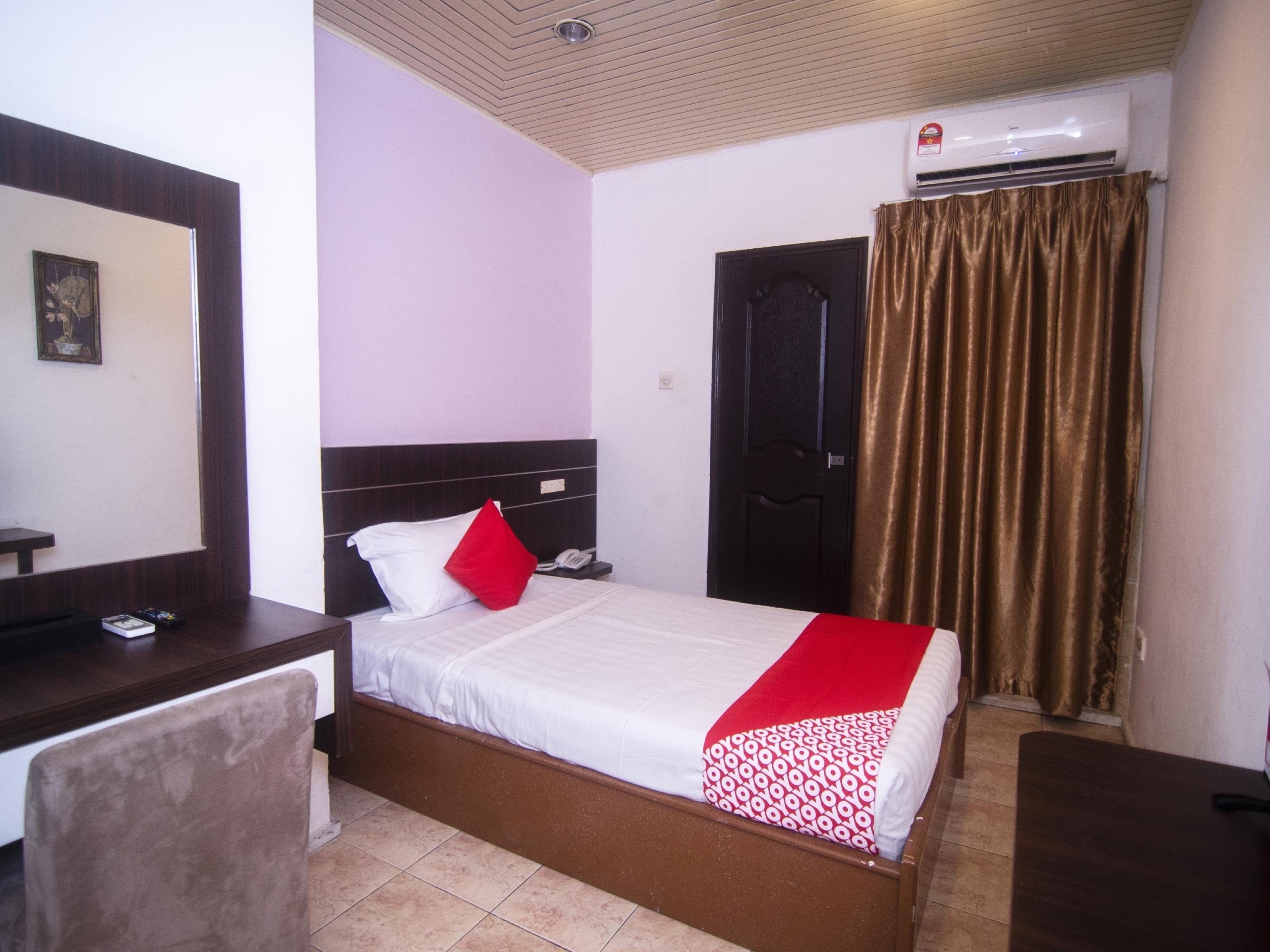 Super Oyo 991 Mayfair Hotel Kuching Kültér fotó