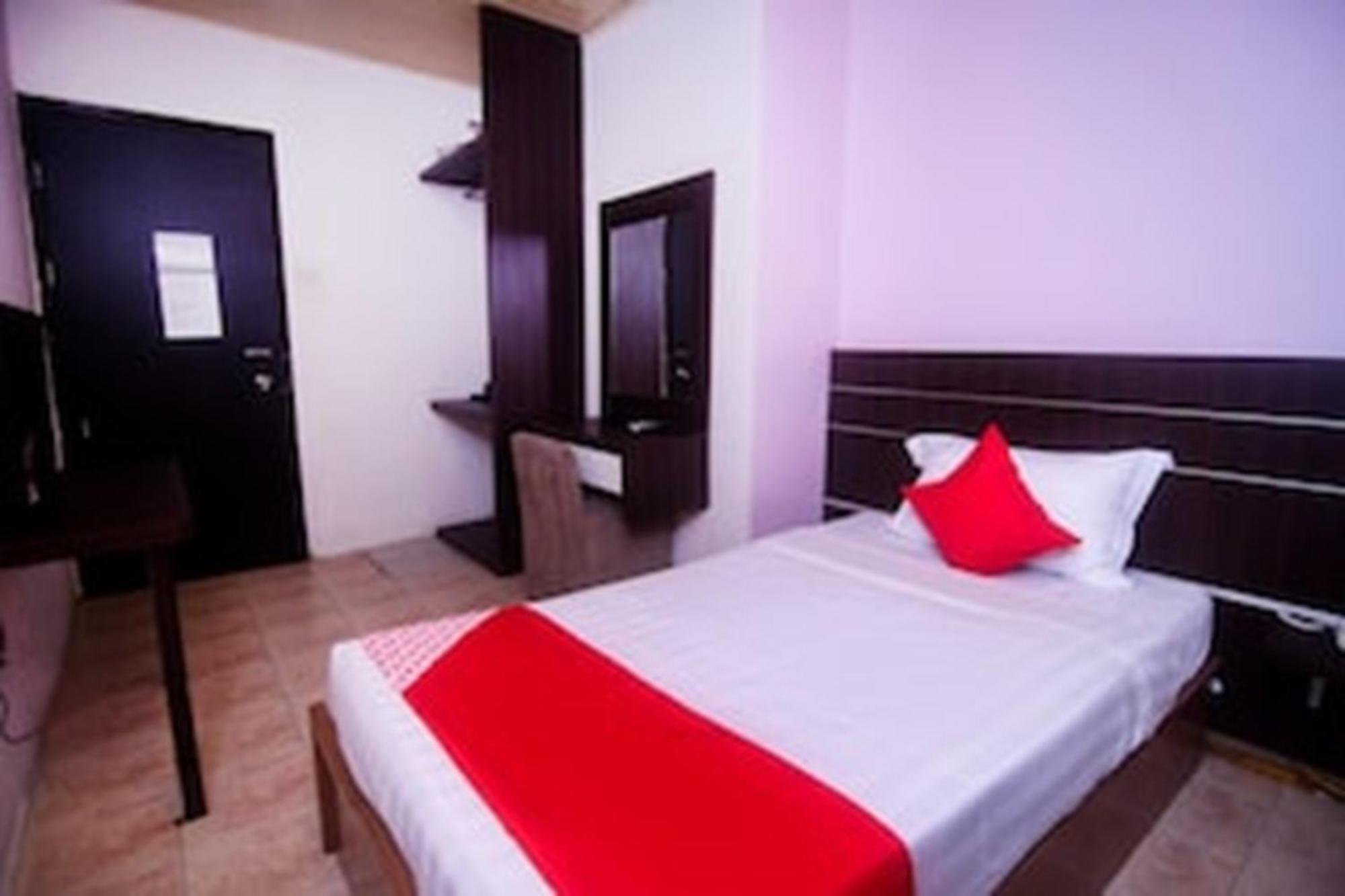Super Oyo 991 Mayfair Hotel Kuching Kültér fotó